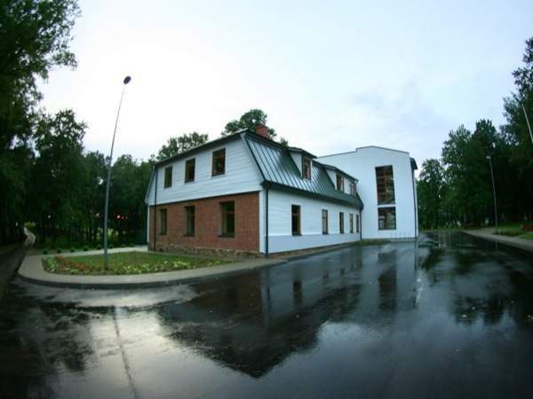 Lugažu muiža un parks